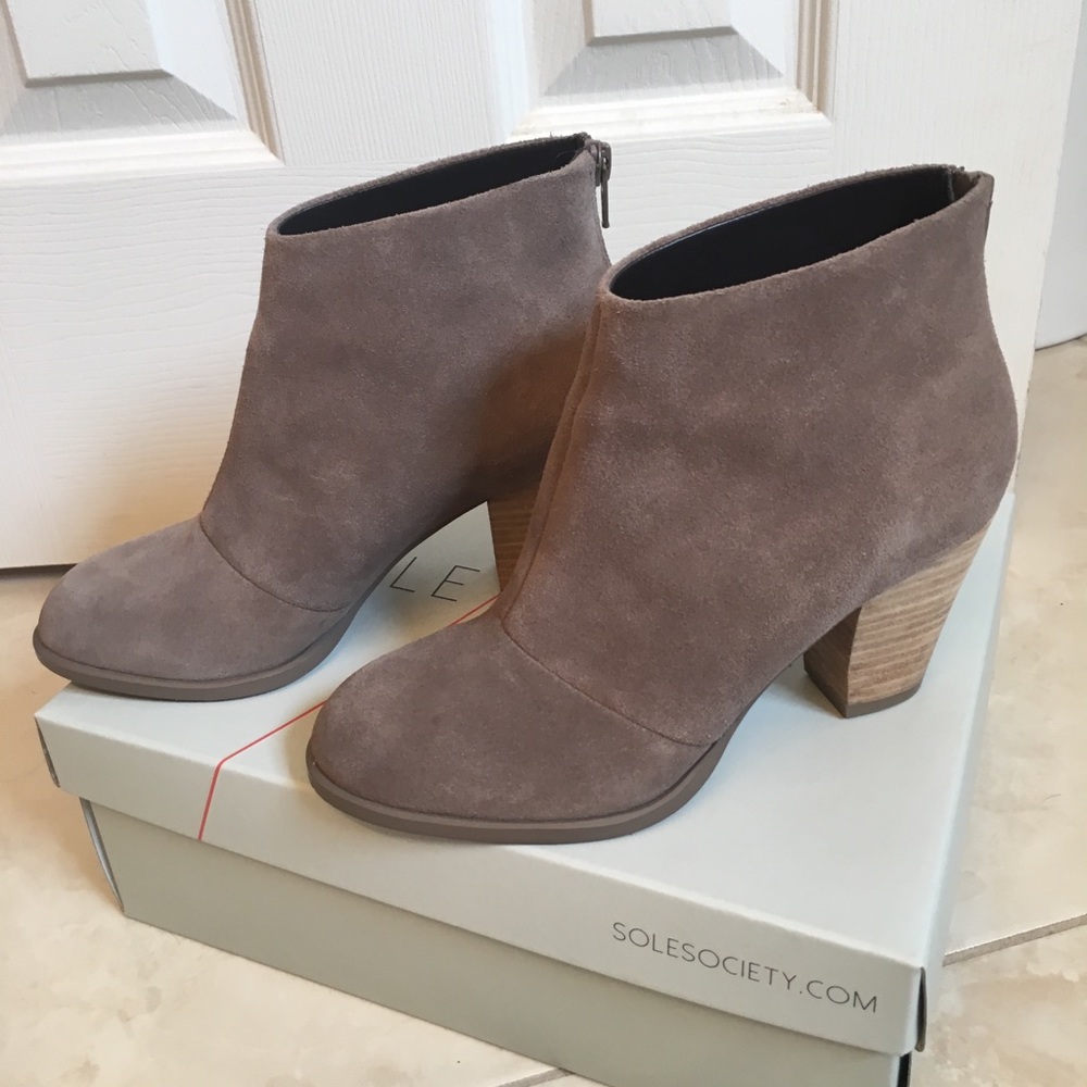 Mid Heel Ankle Bootie